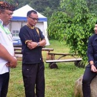 Cawabup M. Ridho Suganda  saat berkunjung ke desa wisata Cibunta.